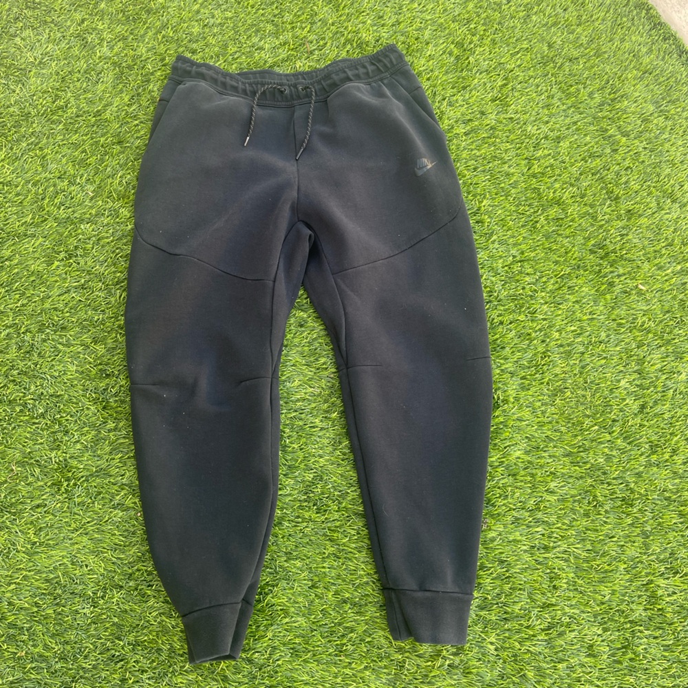 Nike Tech Size Large joggers